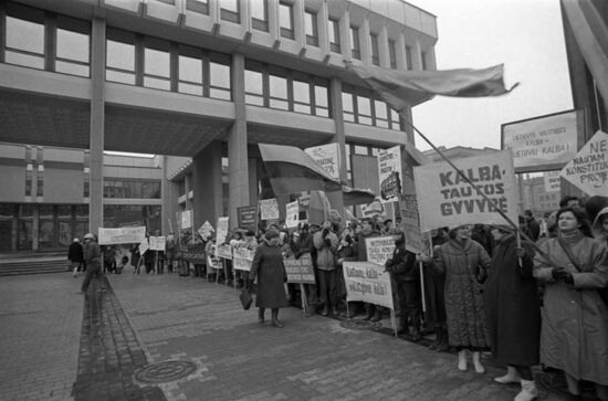 Rally in Vilnius outside the Supreme Soviet of the Lithuanian SSR