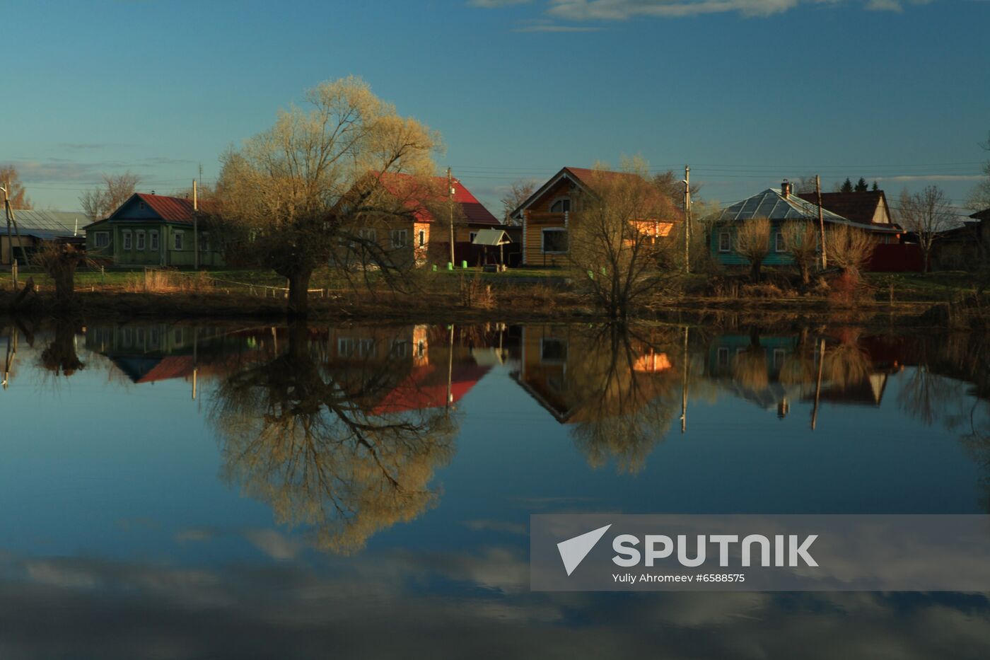 Morning on Teza River in Kholui village