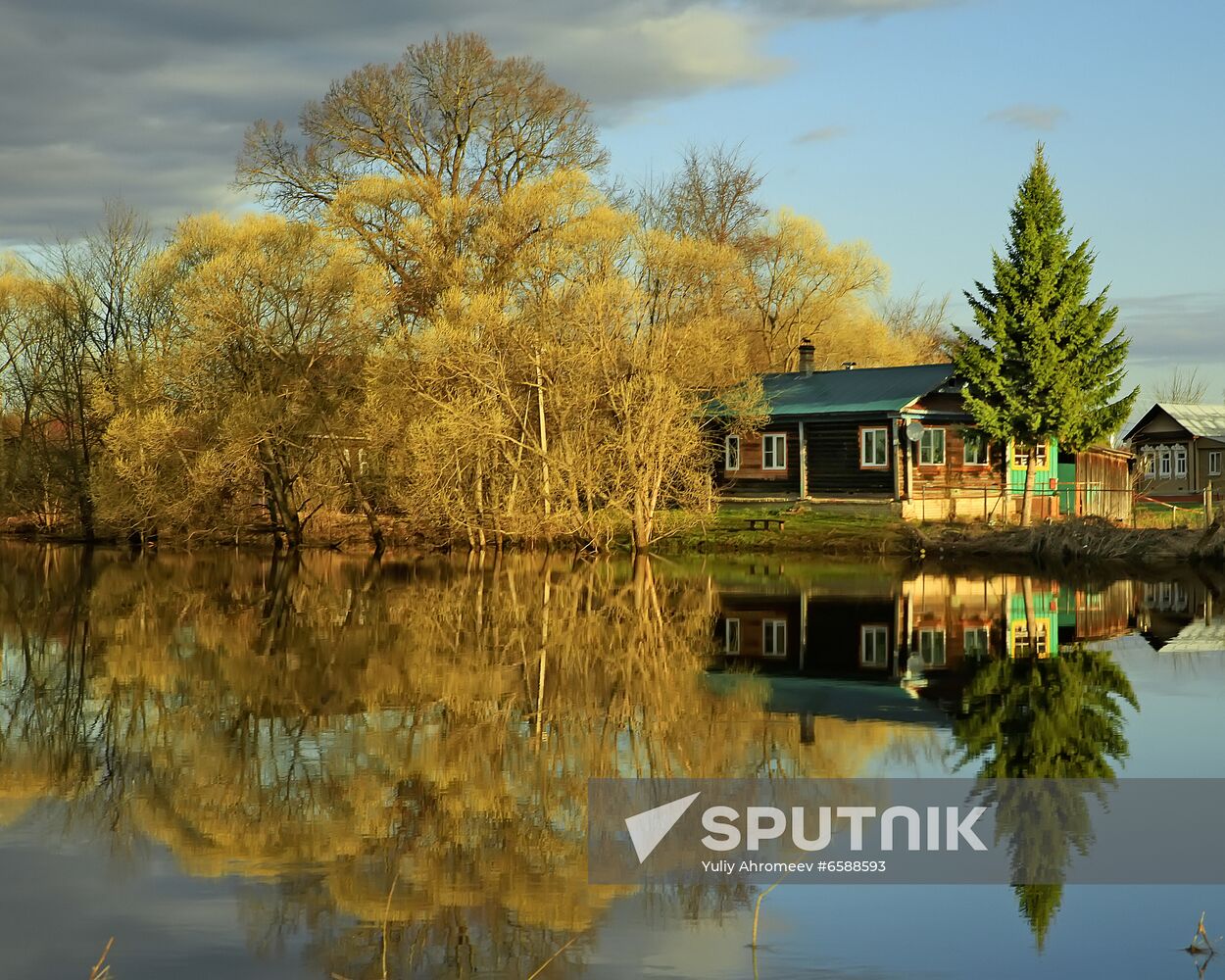 Morning on Teza River in Kholui village