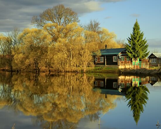 Morning on Teza River in Kholui village