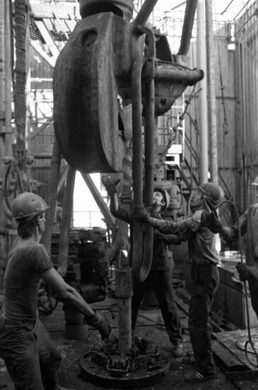 Construction of Tengiz Oil and Gas Refinery