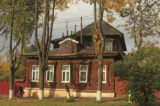 Wooden house in central Shuya