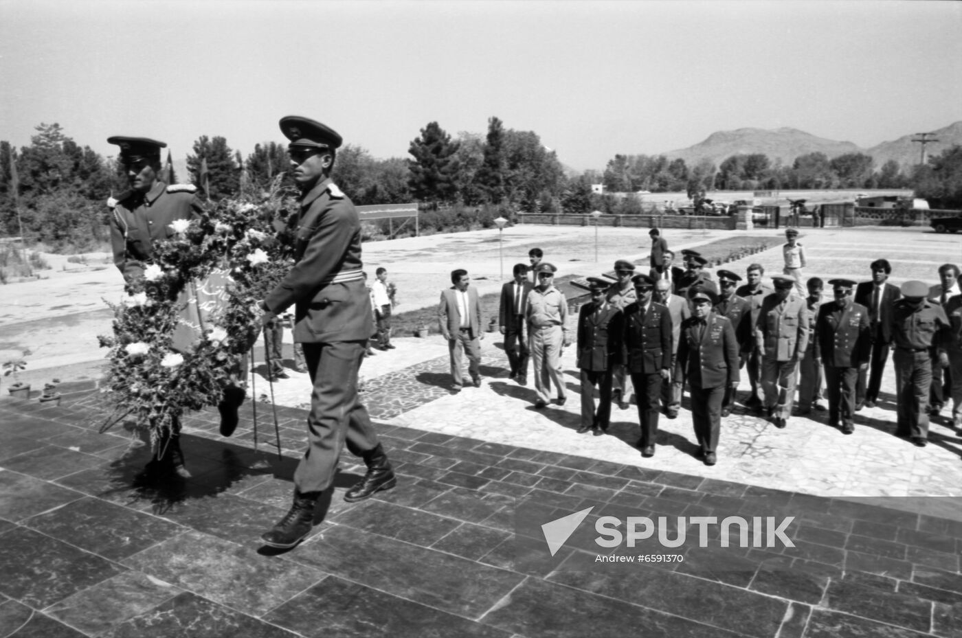 Soyuz TM-6 crew visits Afghanistan