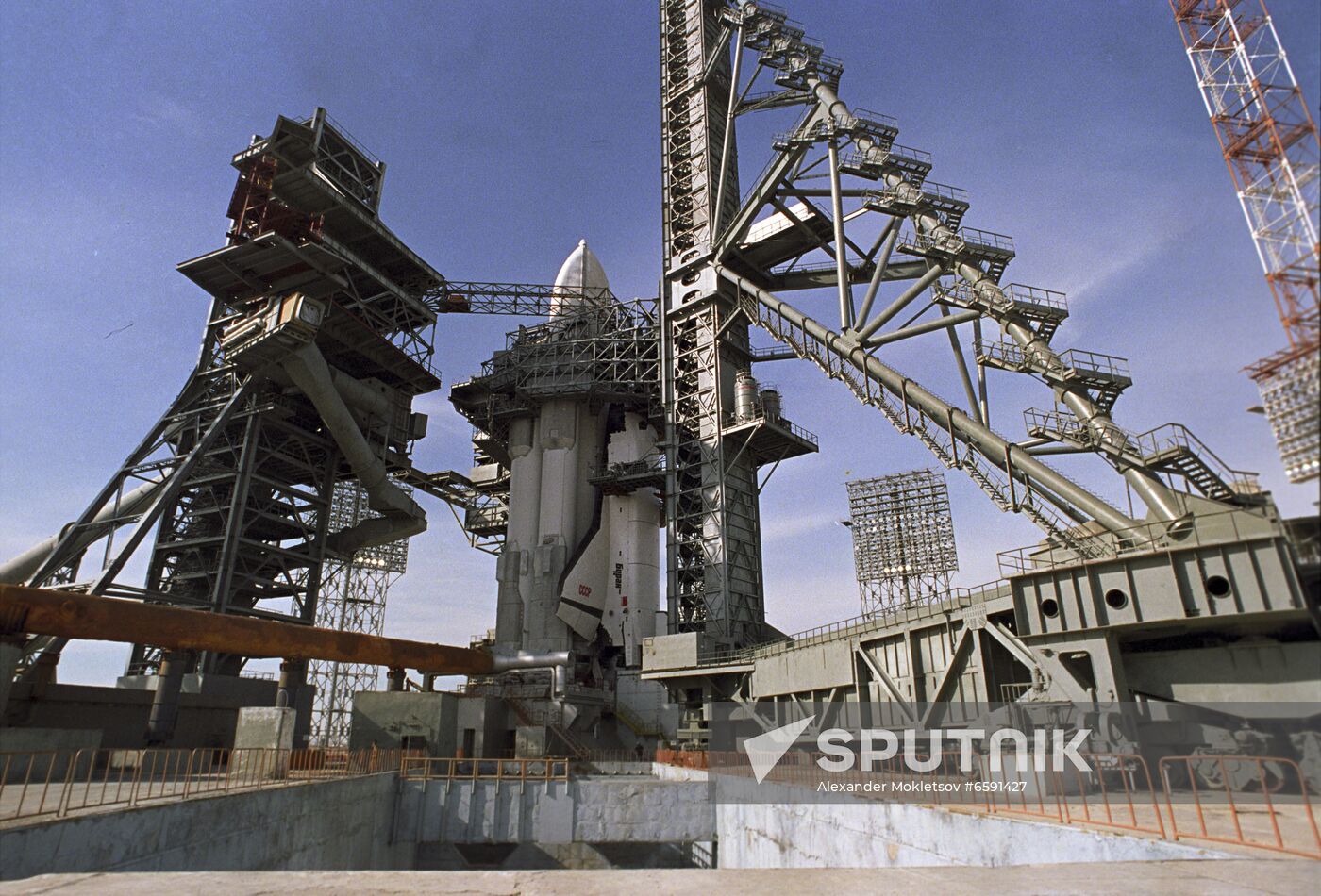 Energia-Buran reusable space shuttle system