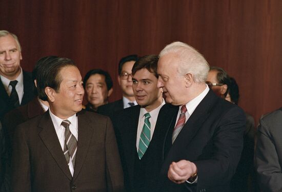 Chinese Foreign Minister Qian Qichen visits Soviet Union