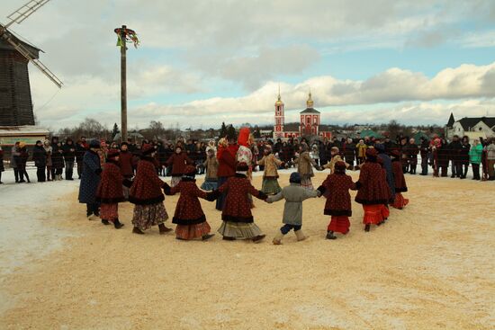 Celebrating Maslenitsa in Suzdal