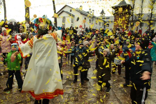 Maslenitsa festival in Suzdal