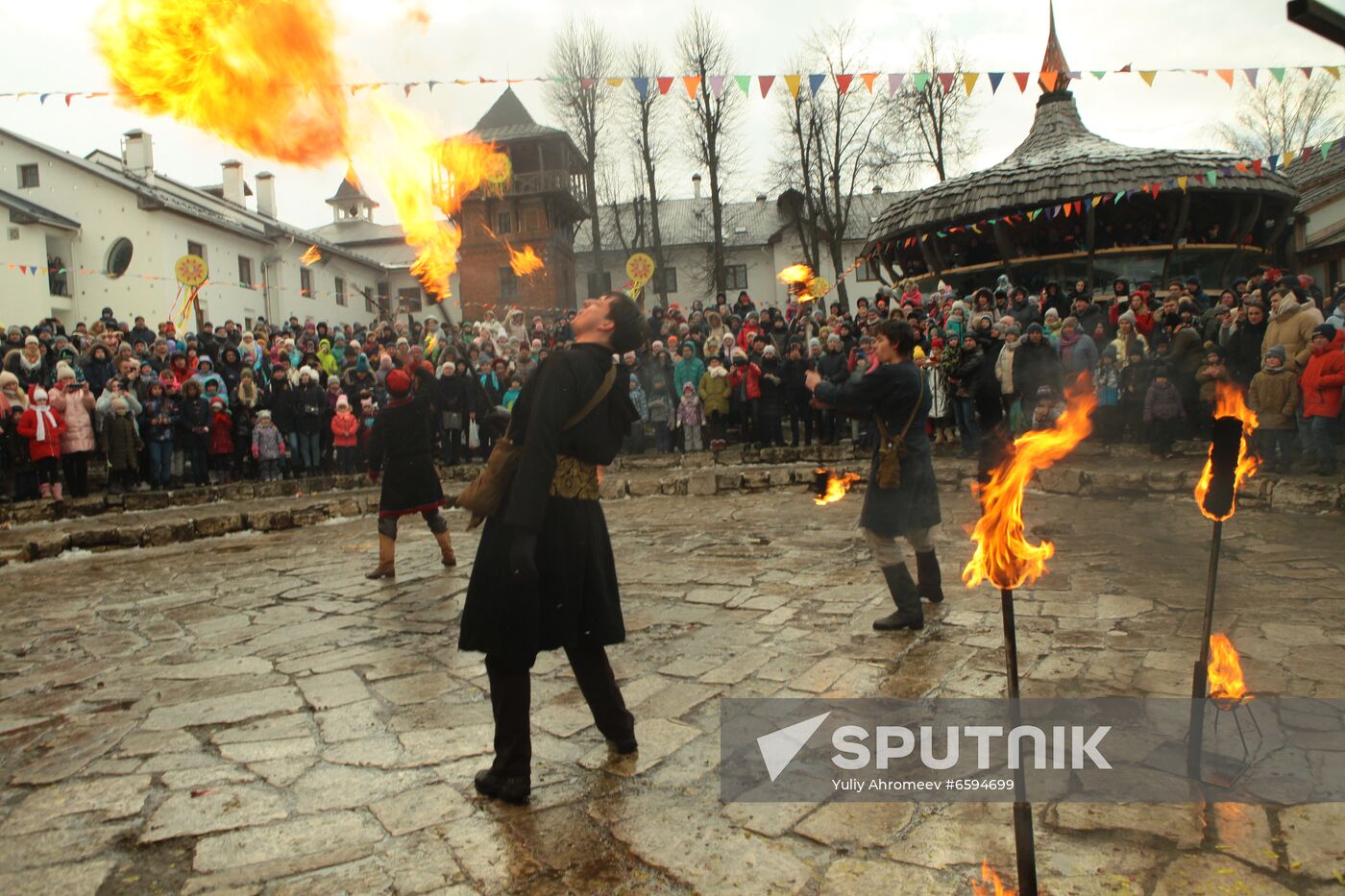 Maslenitsa festival in Suzdal