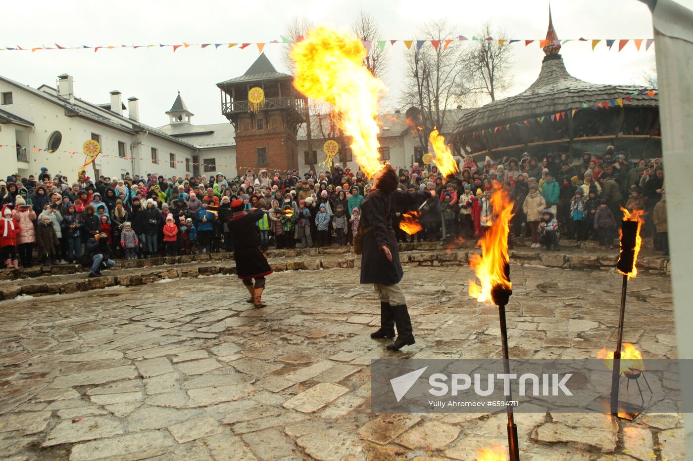 Maslenitsa festival in Suzdal