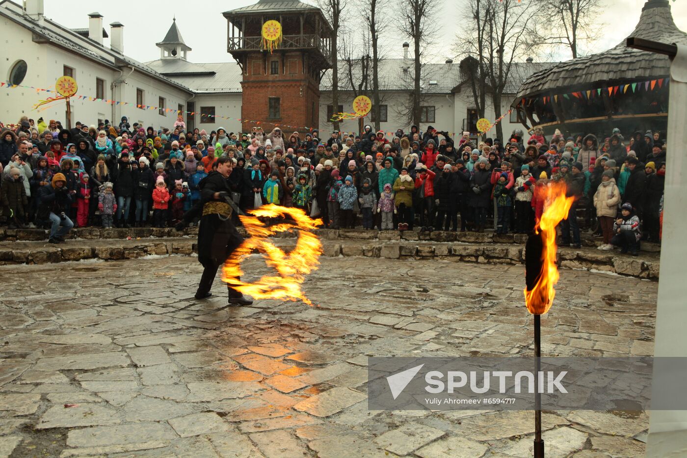 Maslenitsa festival in Suzdal