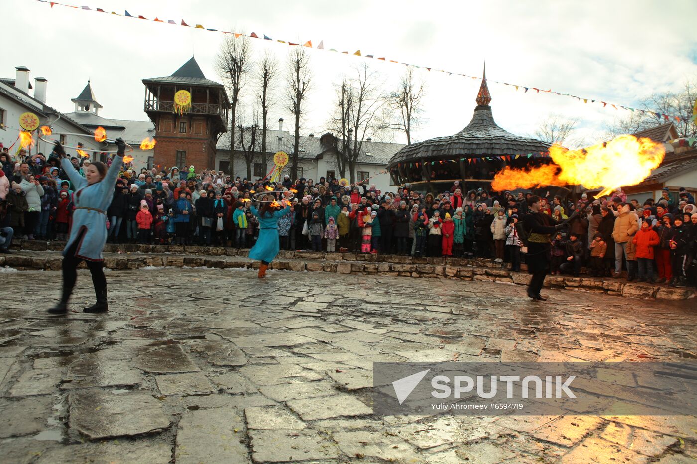 Maslenitsa festival in Suzdal