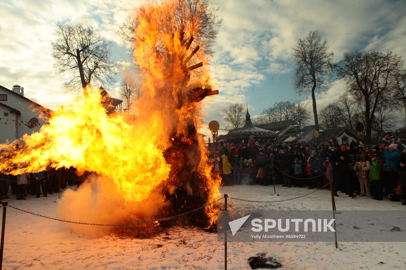 Maslenitsa festival in Suzdal