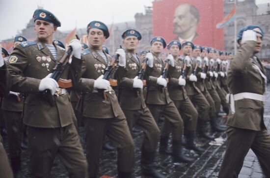 Moscow celebrates 54th anniversary of October Revolution