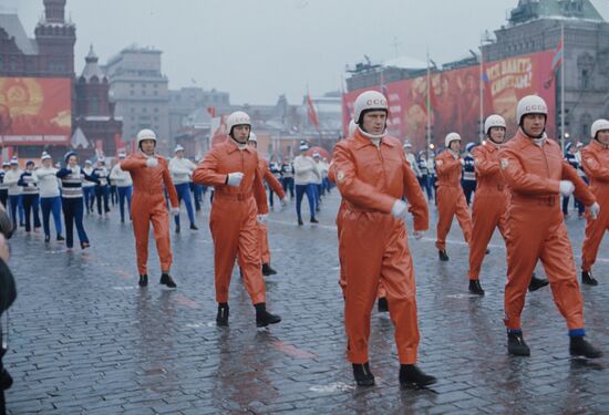 Moscow celebrates 55th anniversary of October Revolution