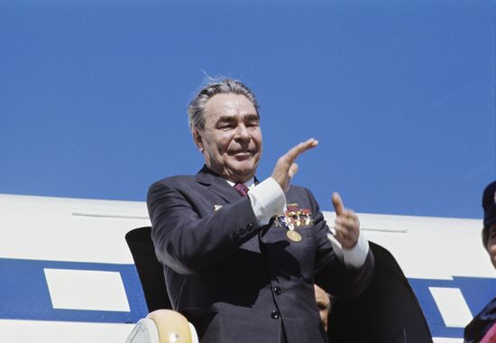 Leonid Brezhnev visits Cuba