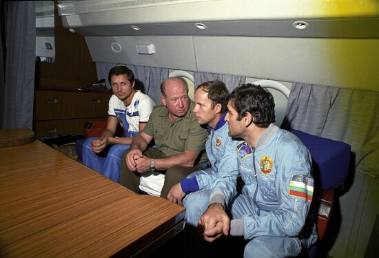 First / main crew of Soyuz TM-5 spacecraft with Alexei Leonov