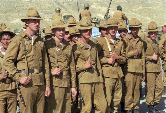 Soviet forces withdraw from Afghanistan
