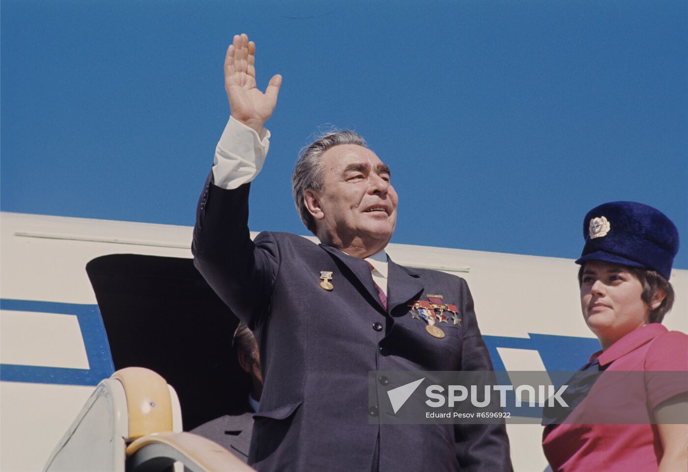 Leonid Brezhnev visits Cuba