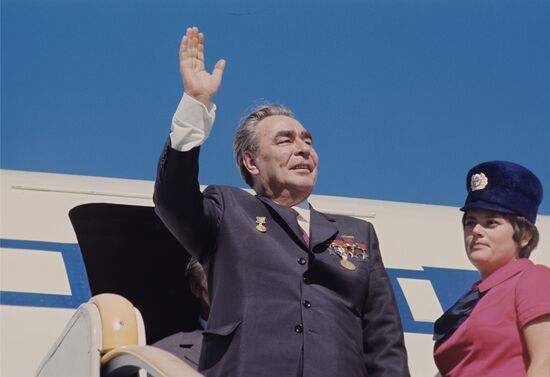 Leonid Brezhnev visits Cuba