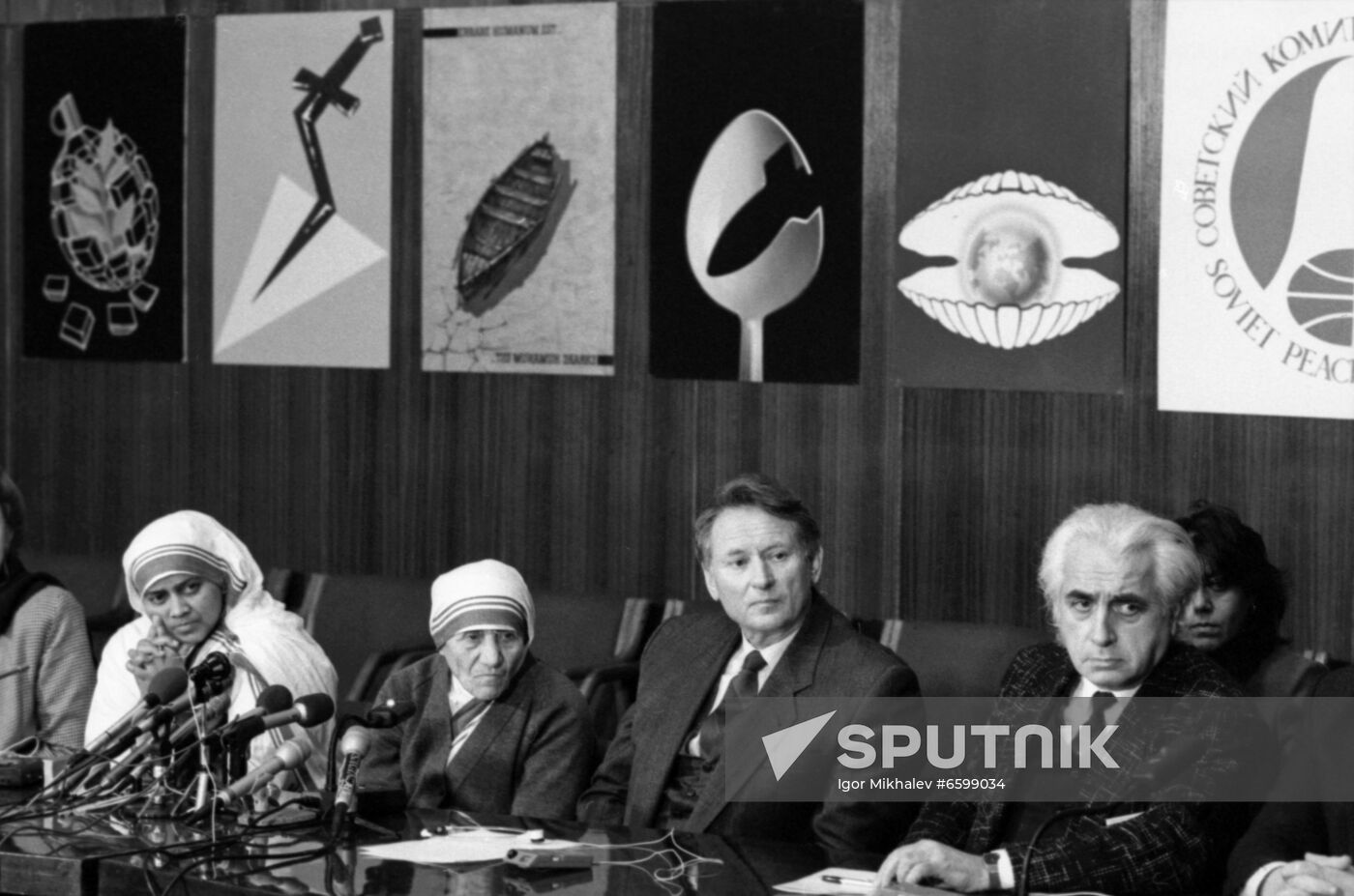 Mother Teresa visits USSR