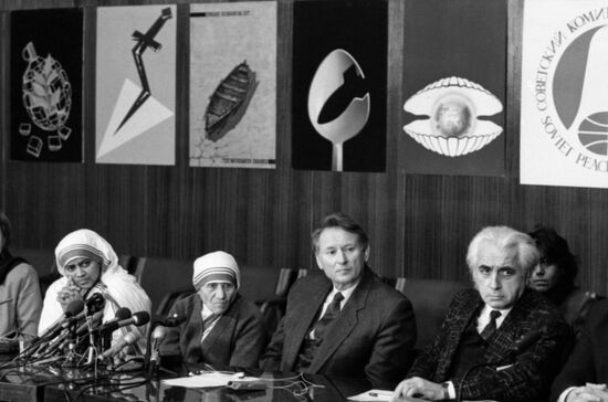 Mother Teresa visits USSR