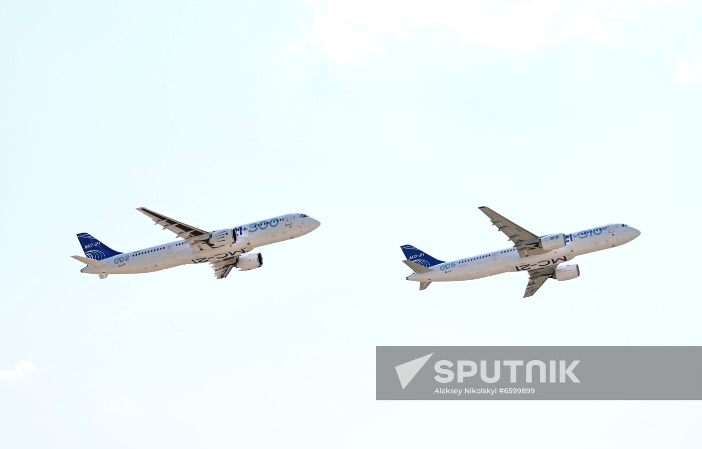 Russian MC-21-300 and MC-21-310 passenger planes perform during a demonstration flight at the MAKS 2021 International Aviation and Space Salon in Zhukovsky outside Moscow, Russia. Location: Russia, Moscow region, Zhukovsky. Author: Aleksey Nikolskyi/Sputnik. Russia MAKS Airshow Flight Program