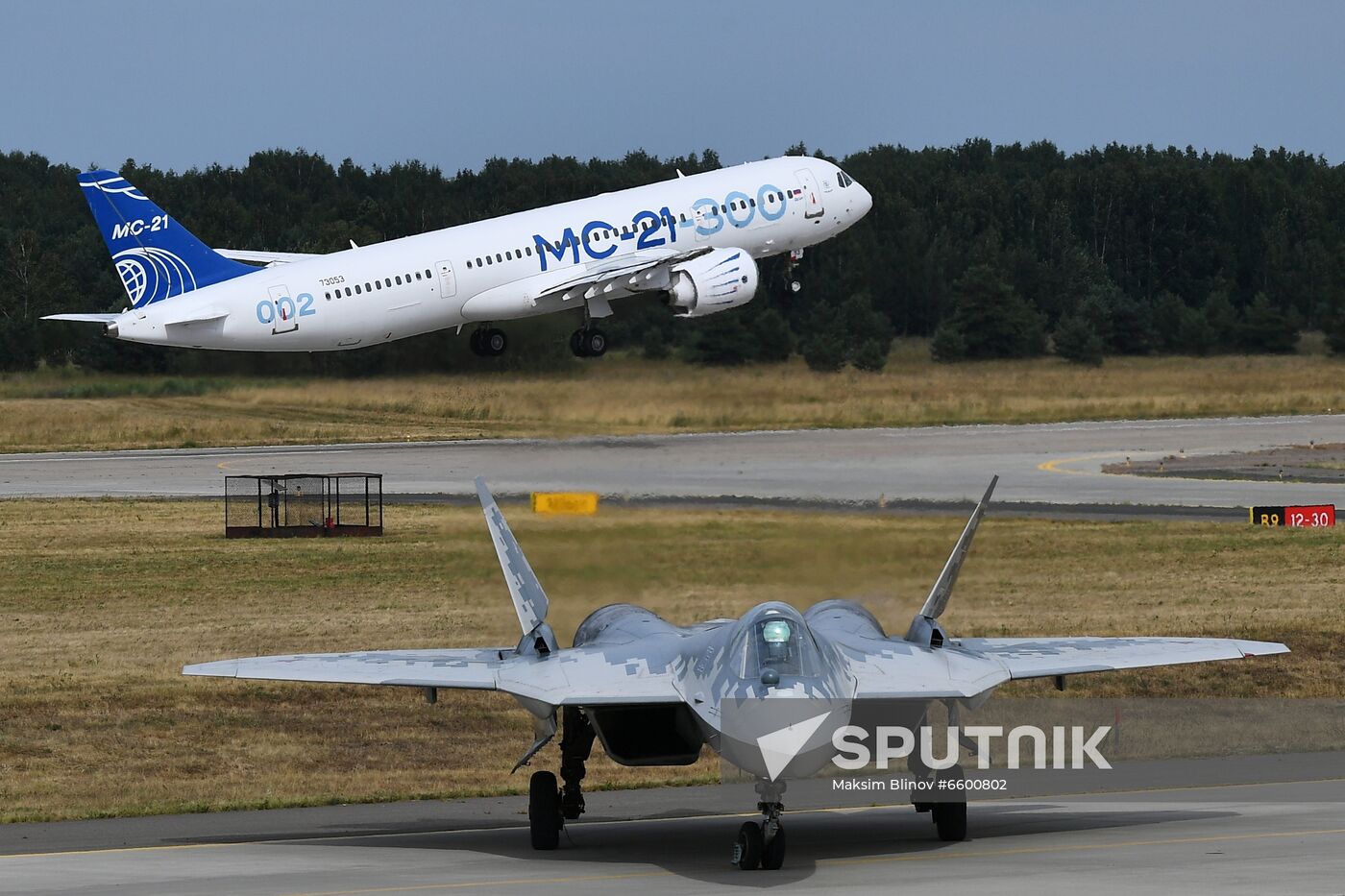 Russia MAKS Airshow Flight Program