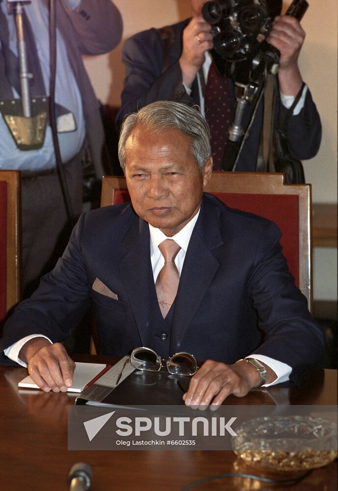 Prime Minister of Thailand Prem Tinsulanonda visits Soviet Union