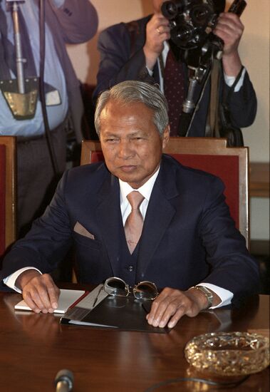 Prime Minister of Thailand Prem Tinsulanonda visits Soviet Union