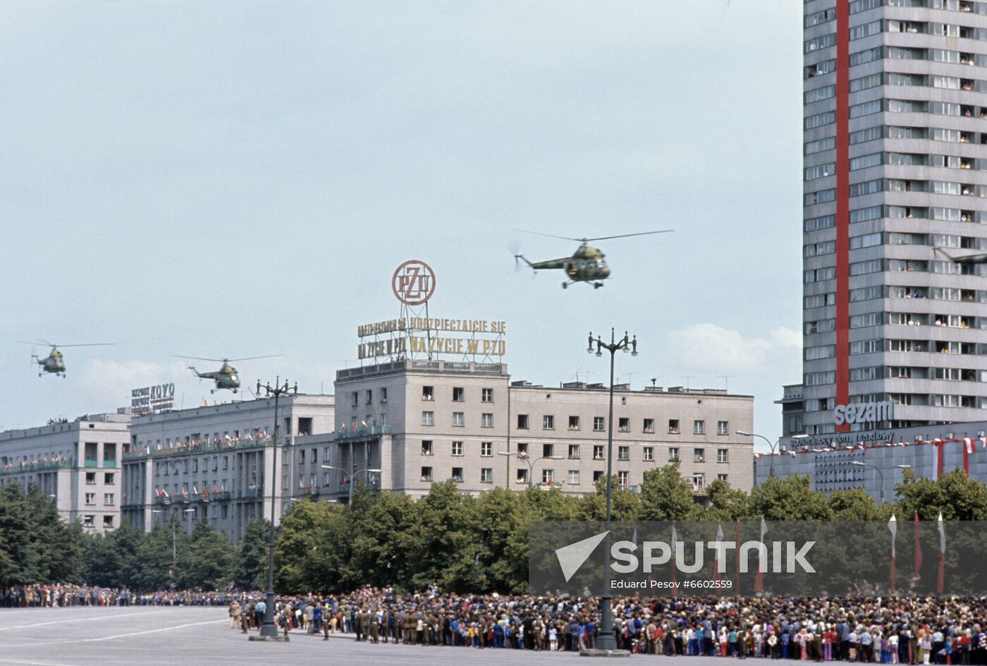 Secretary-General of USSR Communist Party Leonid Brezhnev visits Poland