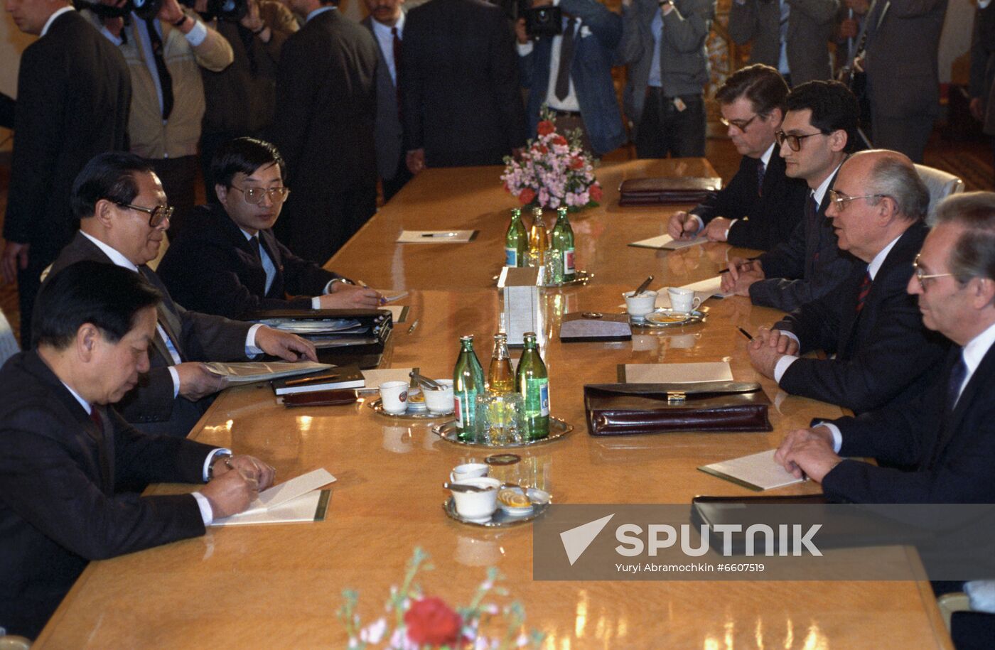 Jiang Zemin visits USSR