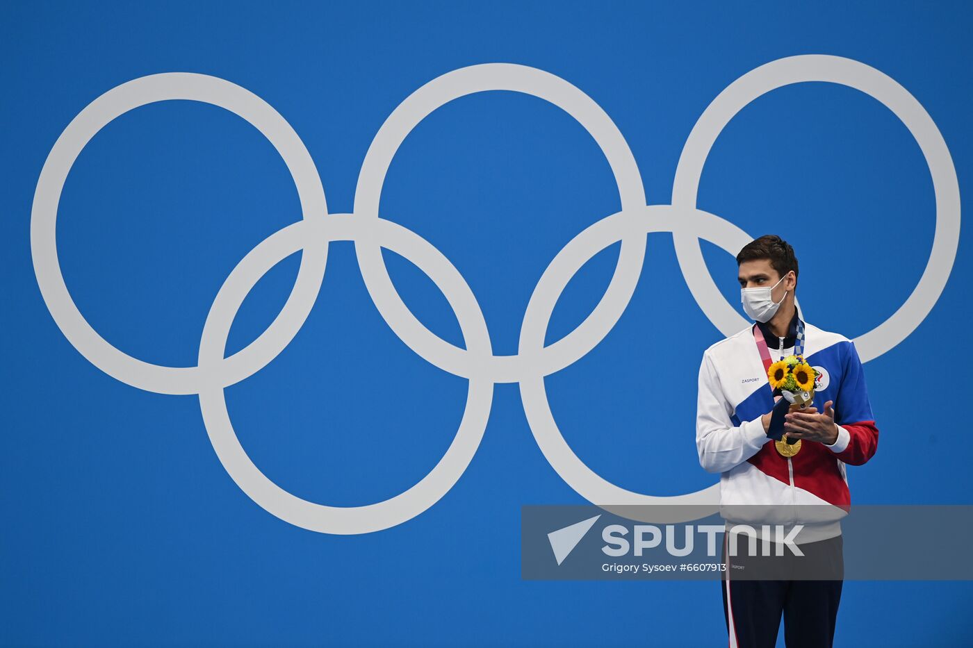 Gold medallist Evgeny Rylov of the Russian Olympic Committee poses on the poduim during the victory ceremony for the men's 100m backstroke swimming final at the Tokyo 2020 Olympic Games at Aquatics Centre in Tokyo, Japan. Location: Japan, Tokyo. Author: Grigory Sysoev/Sputnik. Japan Olympics 2020 Swimming
