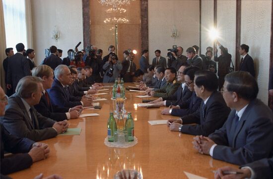 Jiang Zemin visits Soviet Union