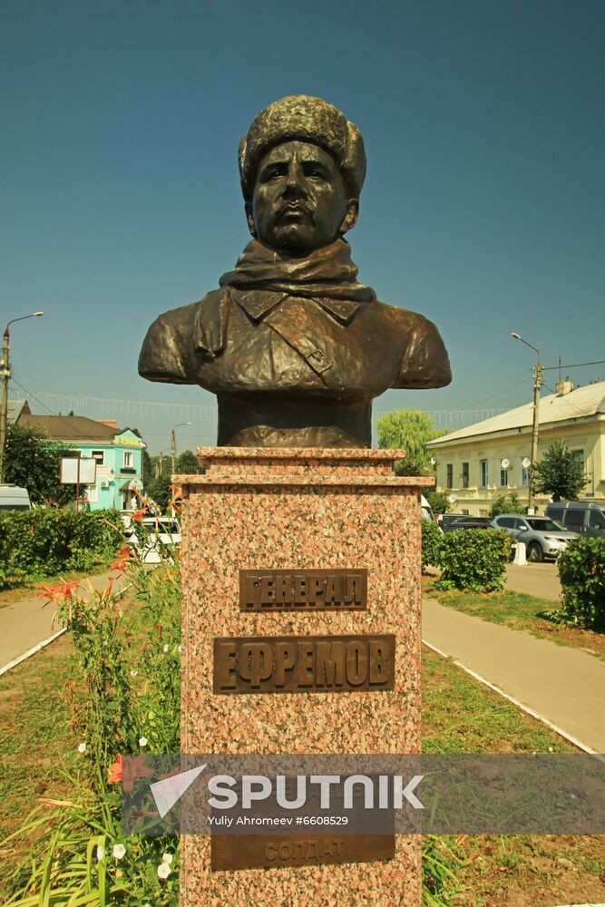 Monument of Lieutenant General Mikhail Yefremov in Tarusa