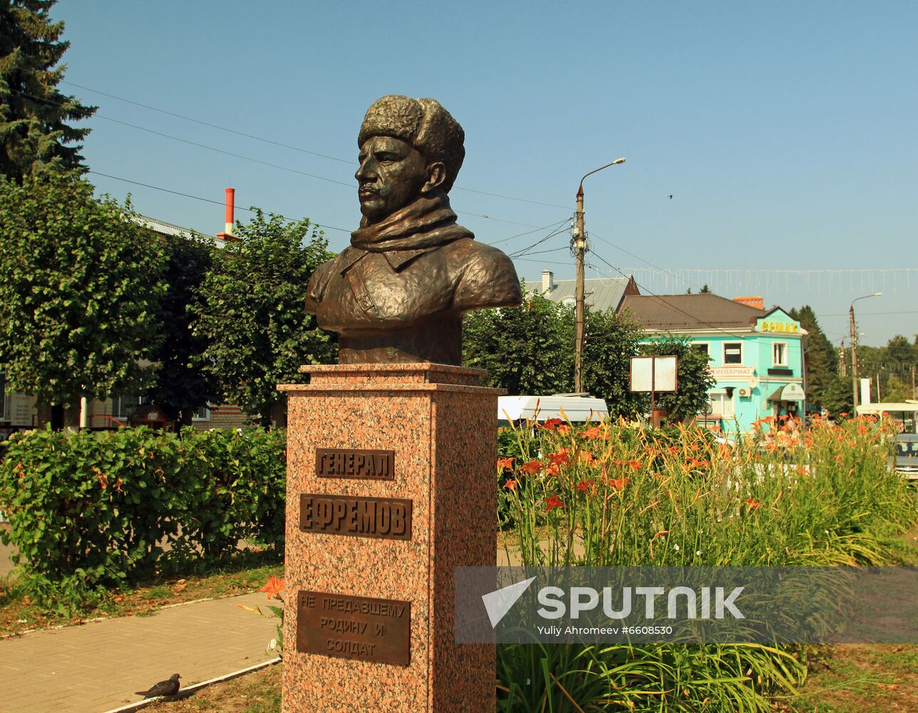 Monument of Lieutenant General Mikhail Yefremov in Tarusa
