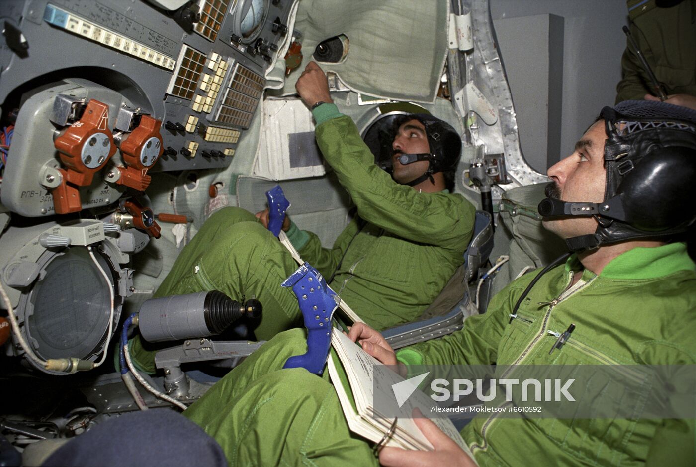 Soyuz TM-6 spacecraft crew