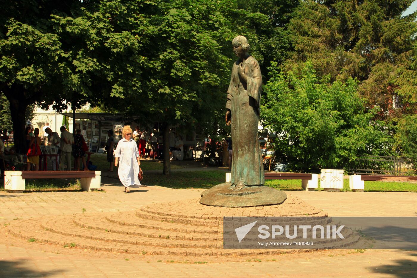Statue of Marina Tsvetayeva