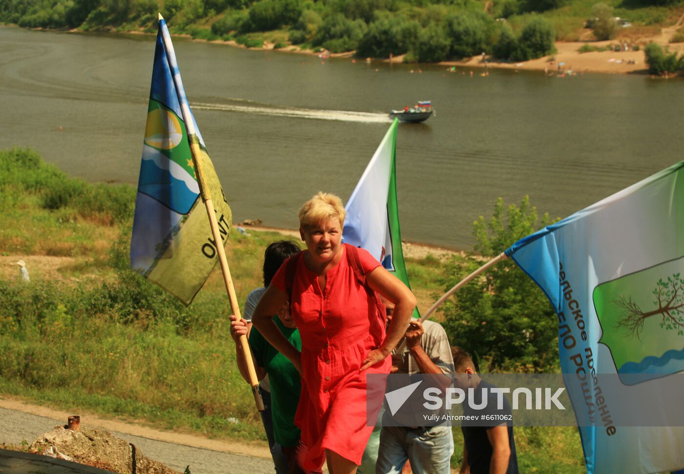 Winners of rowboat competition on Tarusa City Day