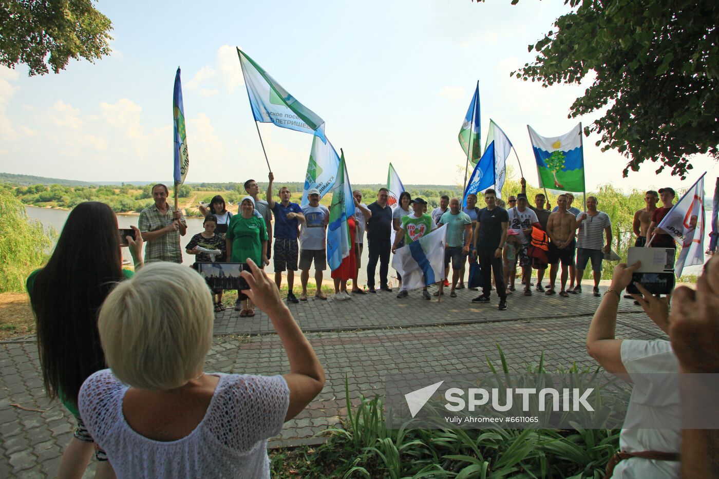 Winners of rowboat competition on Oka River