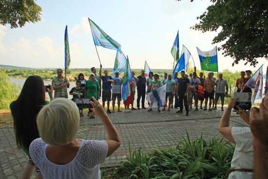 Winners of rowboat competition on Oka River