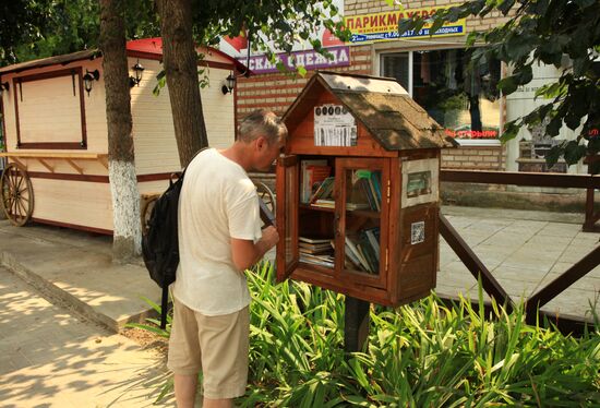 Street libraries in Tarusa