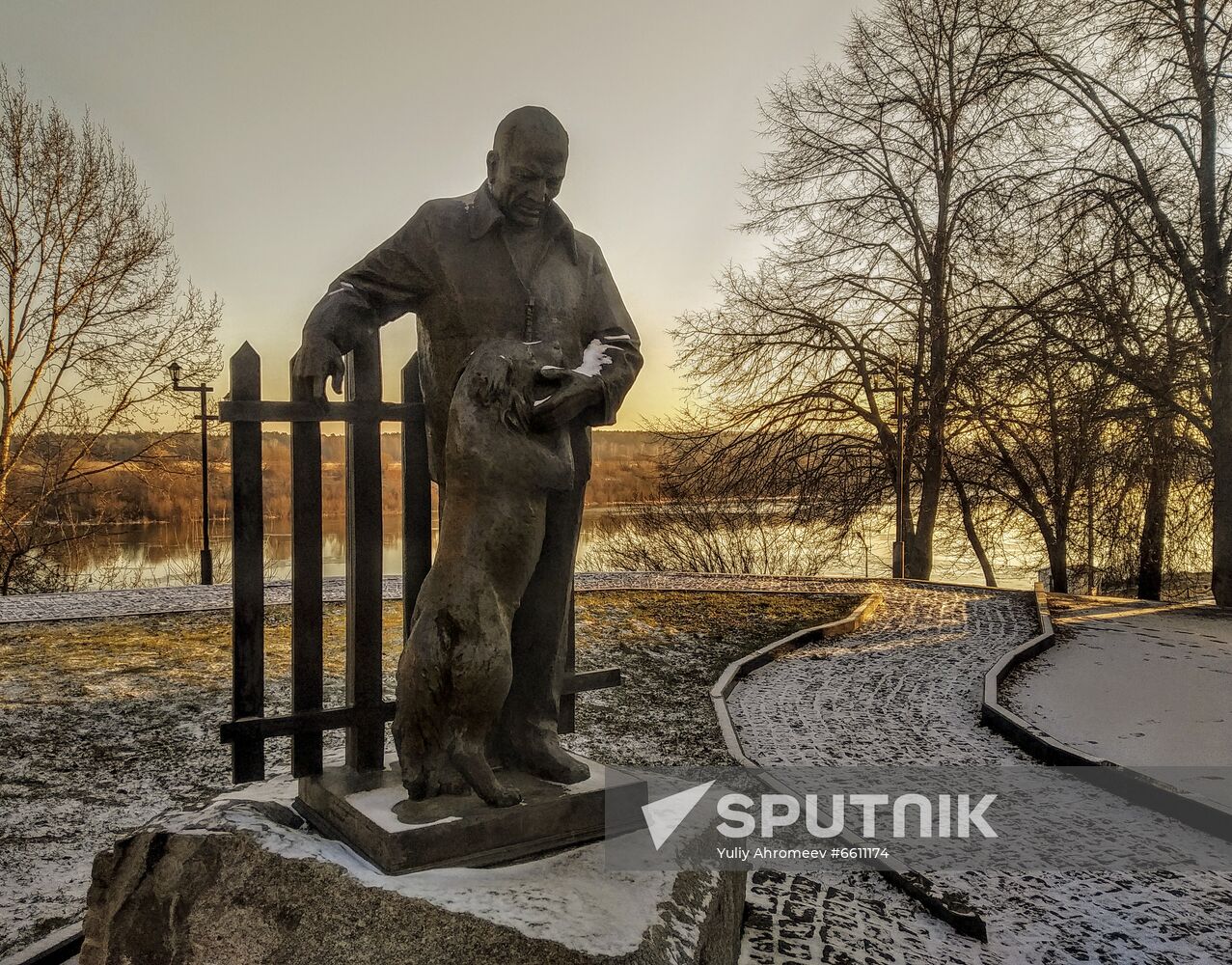 Statue of writer Konstantin Paustovsky in Tarusa