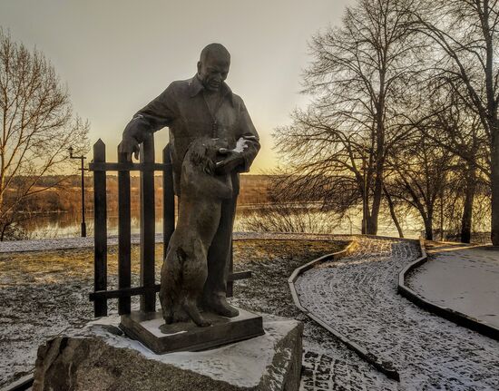 Statue of writer Konstantin Paustovsky in Tarusa