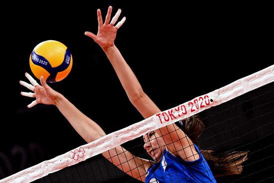 Japan Olympics 2020 Volleyball Women US - ROC