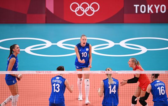 Japan Olympics 2020 Volleyball Women US - ROC