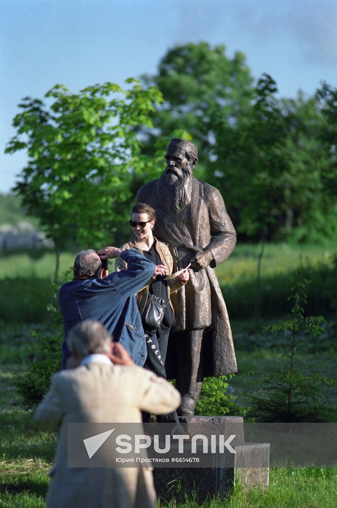 Leo Tolstoy's descendants visit Tula region