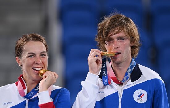 Japan Olympics 2020 Tennis Mixed Doubles Pavlyuchenkova/Rublev - Vesnina/Karatsev