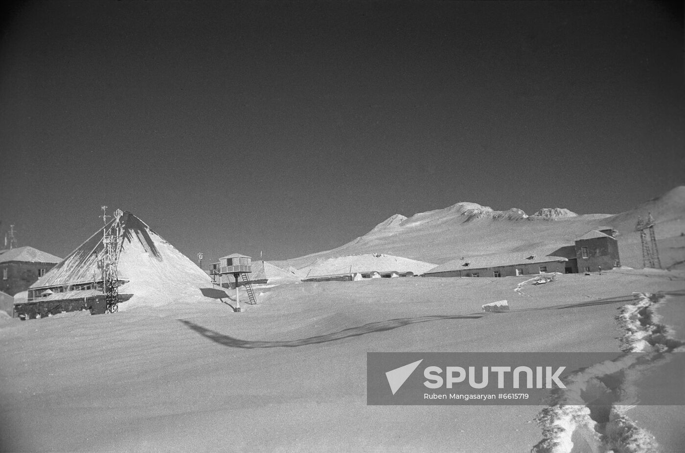 Aragats high-altitude cosmic ray research station