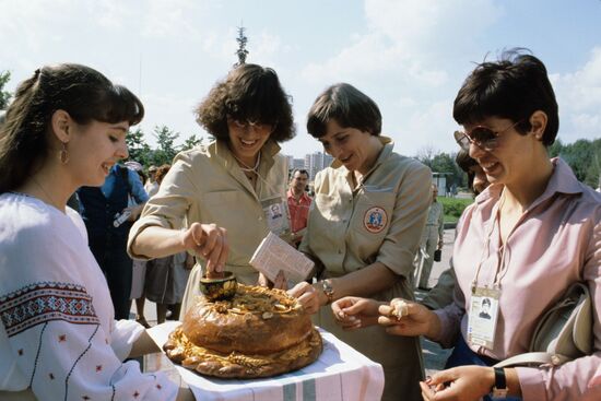 Bulgarian athletes at Chromatron plant