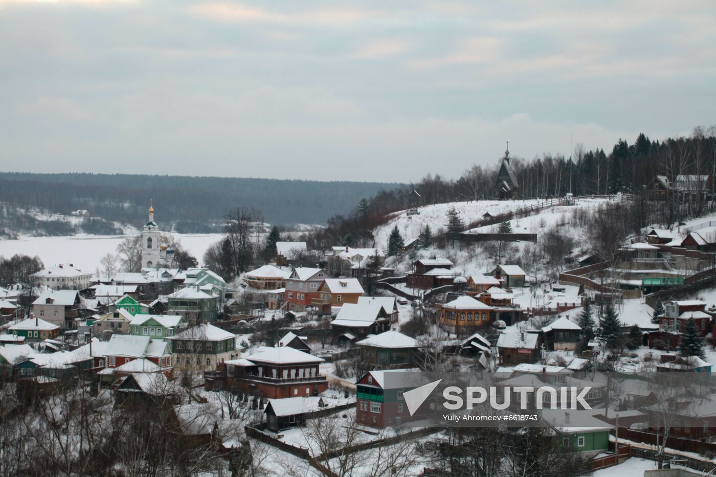 Levitan Hill seen from Sobornaya Hill in Plyos